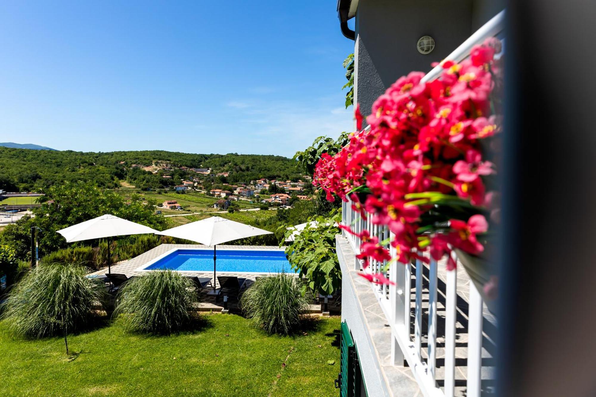 Villa Matko - Family Destination Zmijavci Екстериор снимка