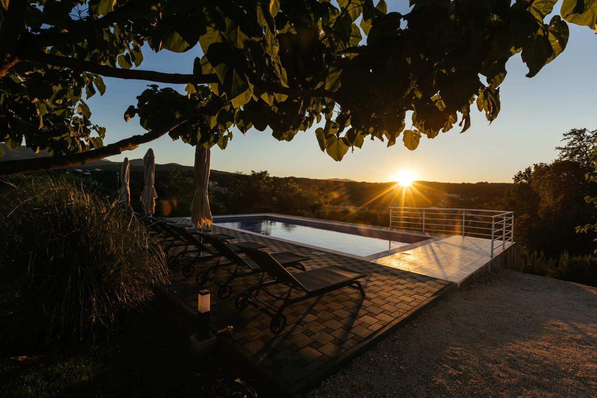 Villa Matko - Family Destination Zmijavci Екстериор снимка